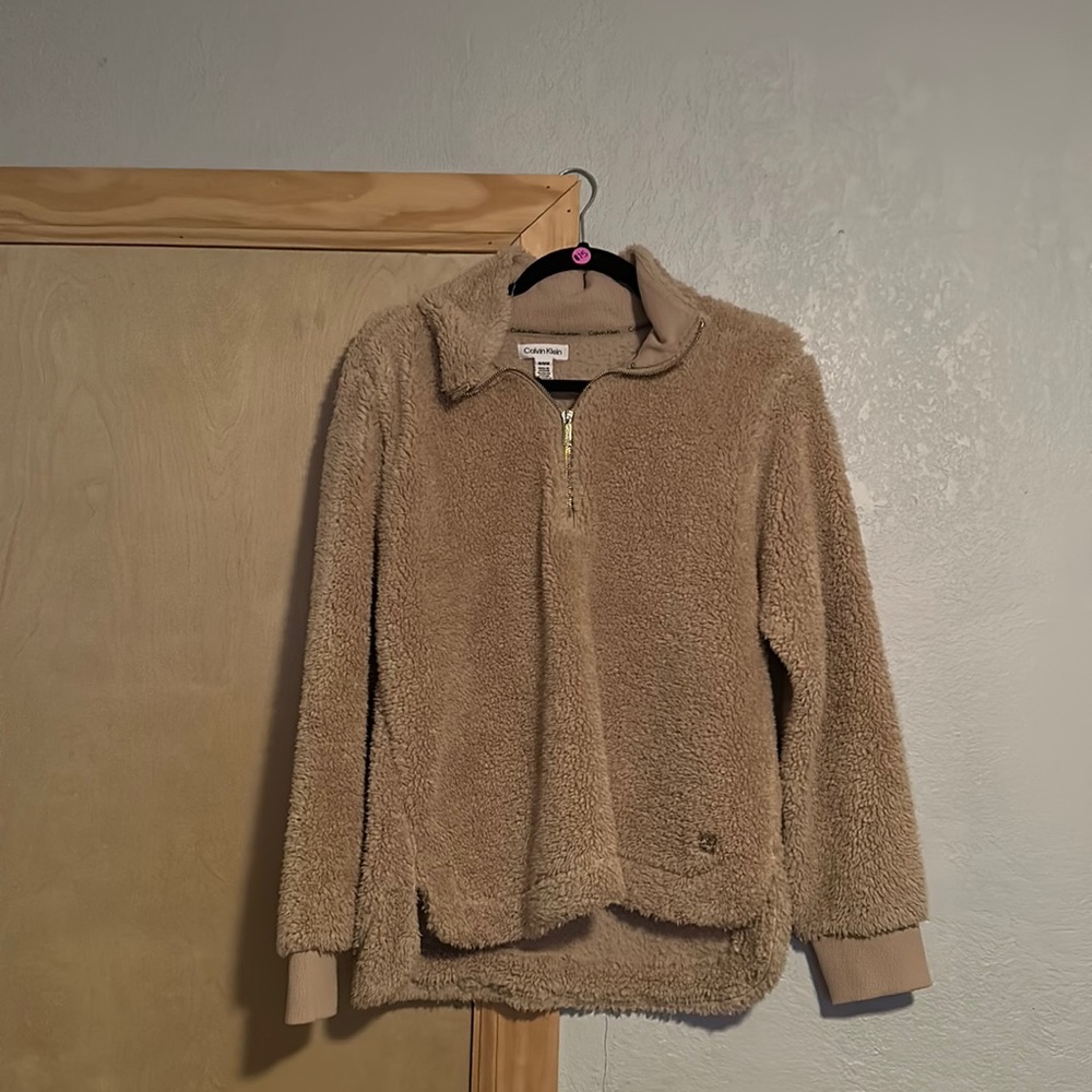 Sherpa quarter zip. Size medium. Never worn